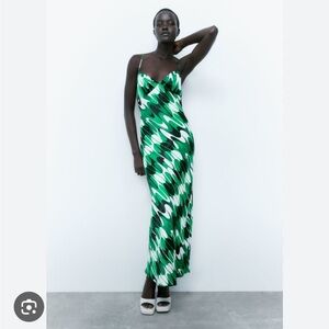 Zara nwt green pattern maxi dress 😍